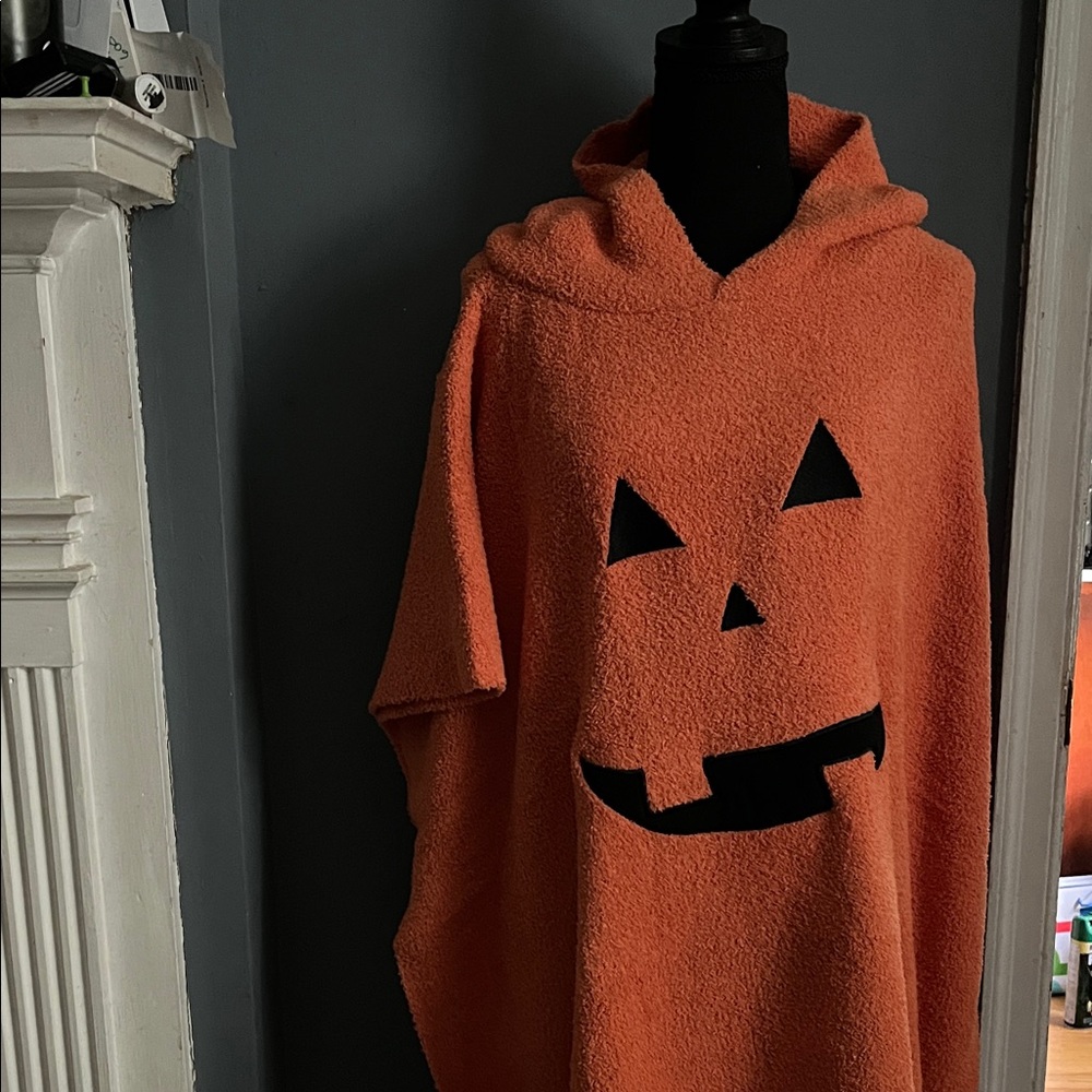 Cozy Pumpkin Hooded poncho perfect for Halloween